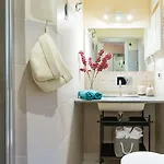 Guesthost - Rainbow Appartement Bologne