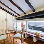 Guesthost - Rainbow Appartement Bologne